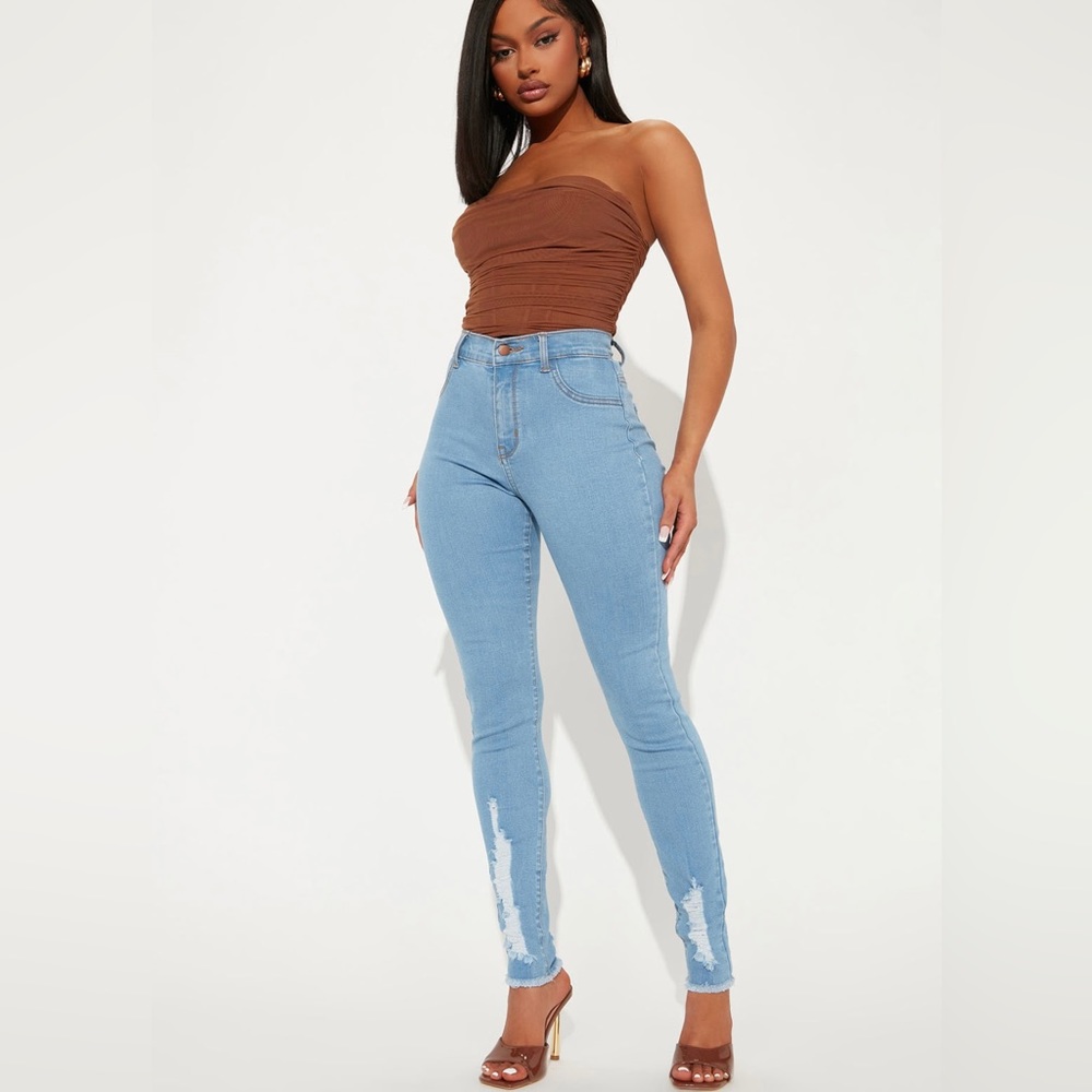 Distressed skinny jeans